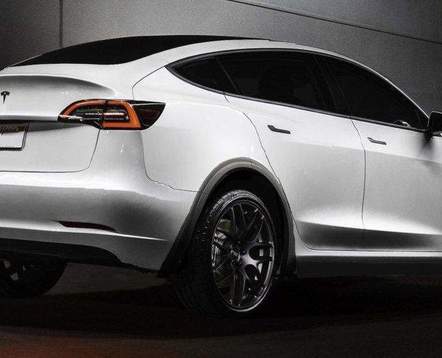 Фото Tesla  Model Y